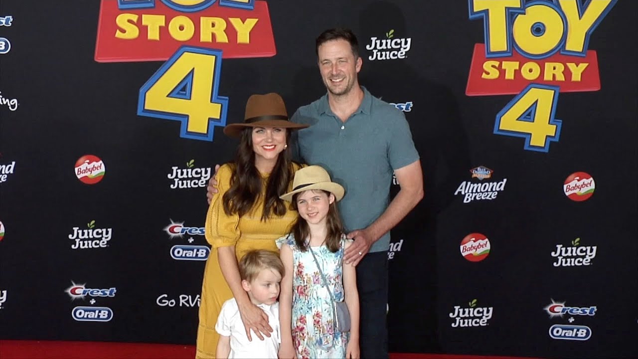 Tiffani Thiessen and Brady Smith 