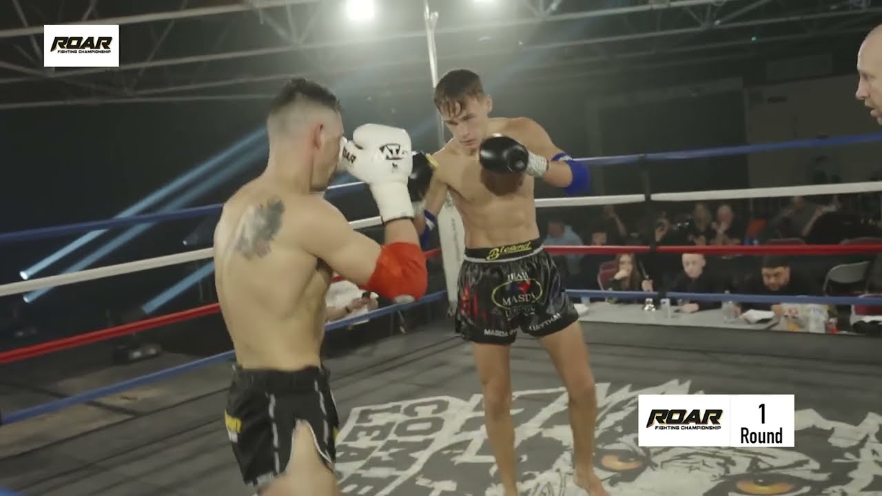 Alfie Ponting Masda Vs  Antonio Pagona Muay Thai fight on Roar Combat League
