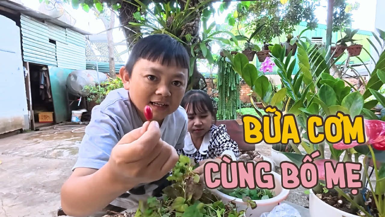 Bữa Cơm Tối Đơn Giản Cùng Bố Mẹ & Được Nhận Lì Xì Sớm Từ Cô Yêu Quý || Vợ Chồng Bé Bỏng