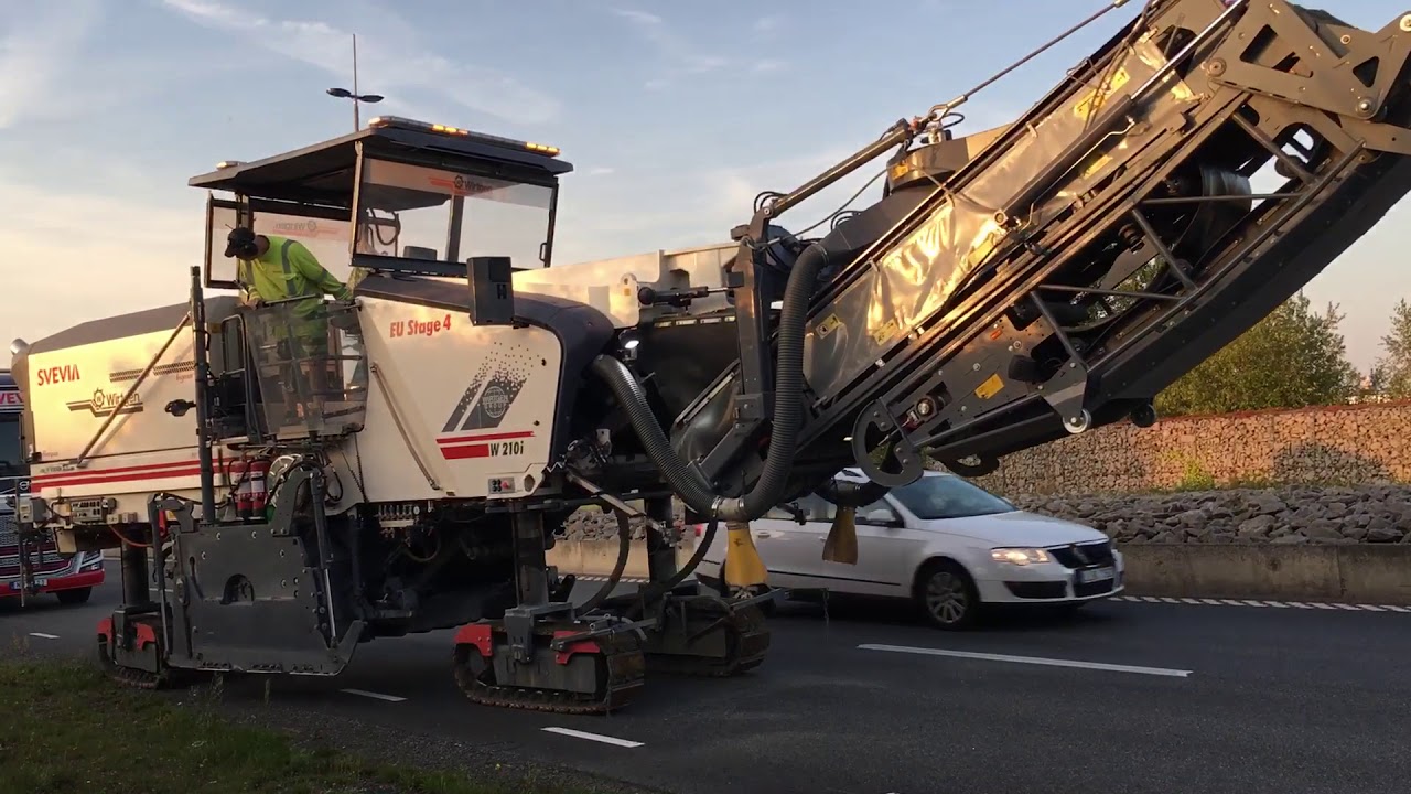 Svevia unloads Wirtgen W210i at interchange Sweden Part 1 Worksite H&auml;rl&ouml;v