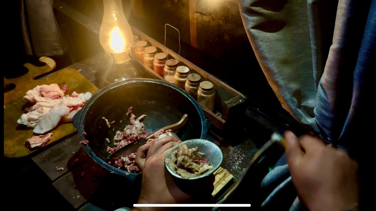Iranian Koobideh Kebab with Fig Tree Wooden Skewersچرخ گوشت دستی با کباب کوبیده جنگلی با سیخ چوبی 