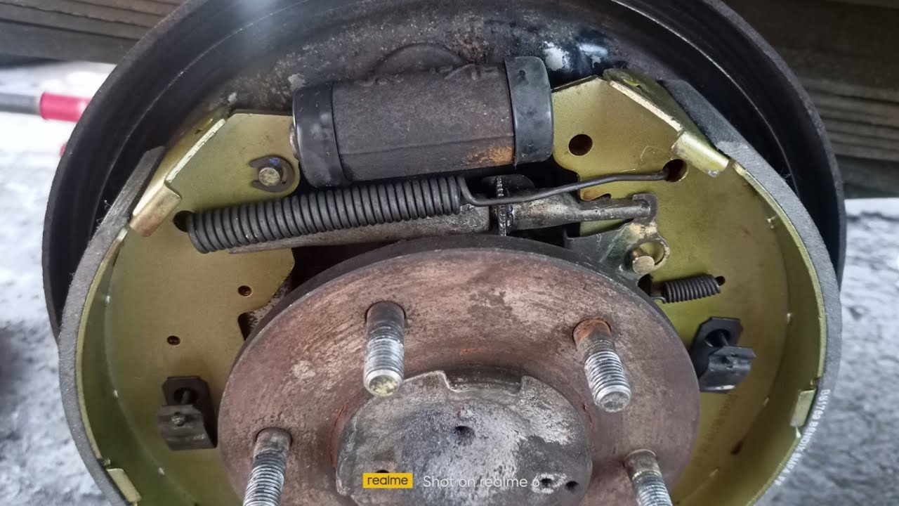 Rear brakes brake shoe replace WL Ford ranger 2005 Model