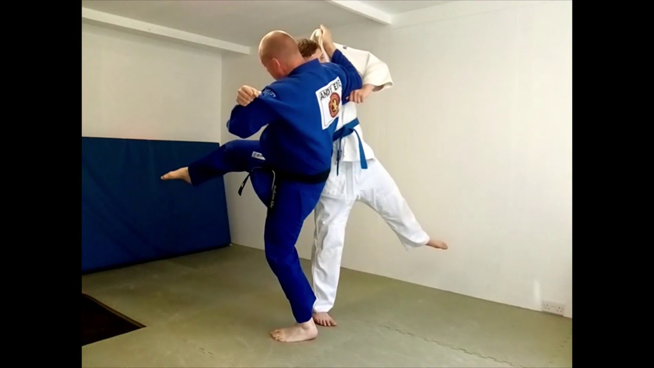 Judo... How to do Osoto-gari Throw