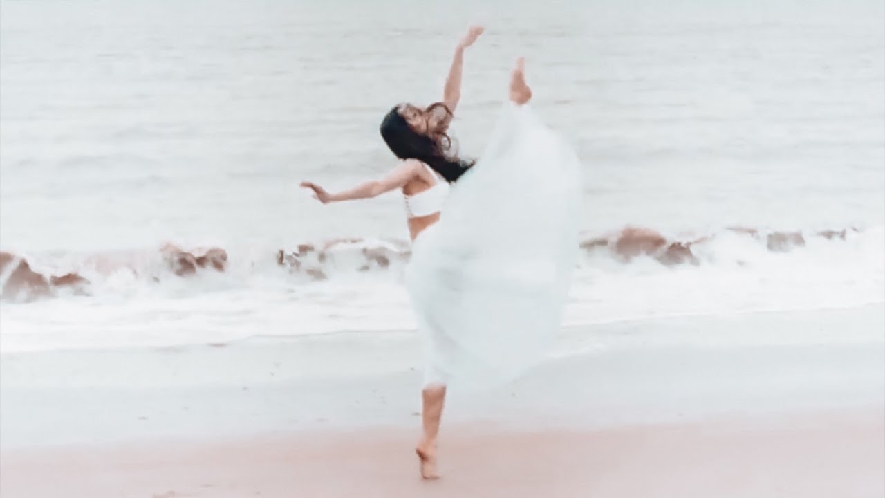 Ballerina at the Beach | Tatevik Mkrtoumian