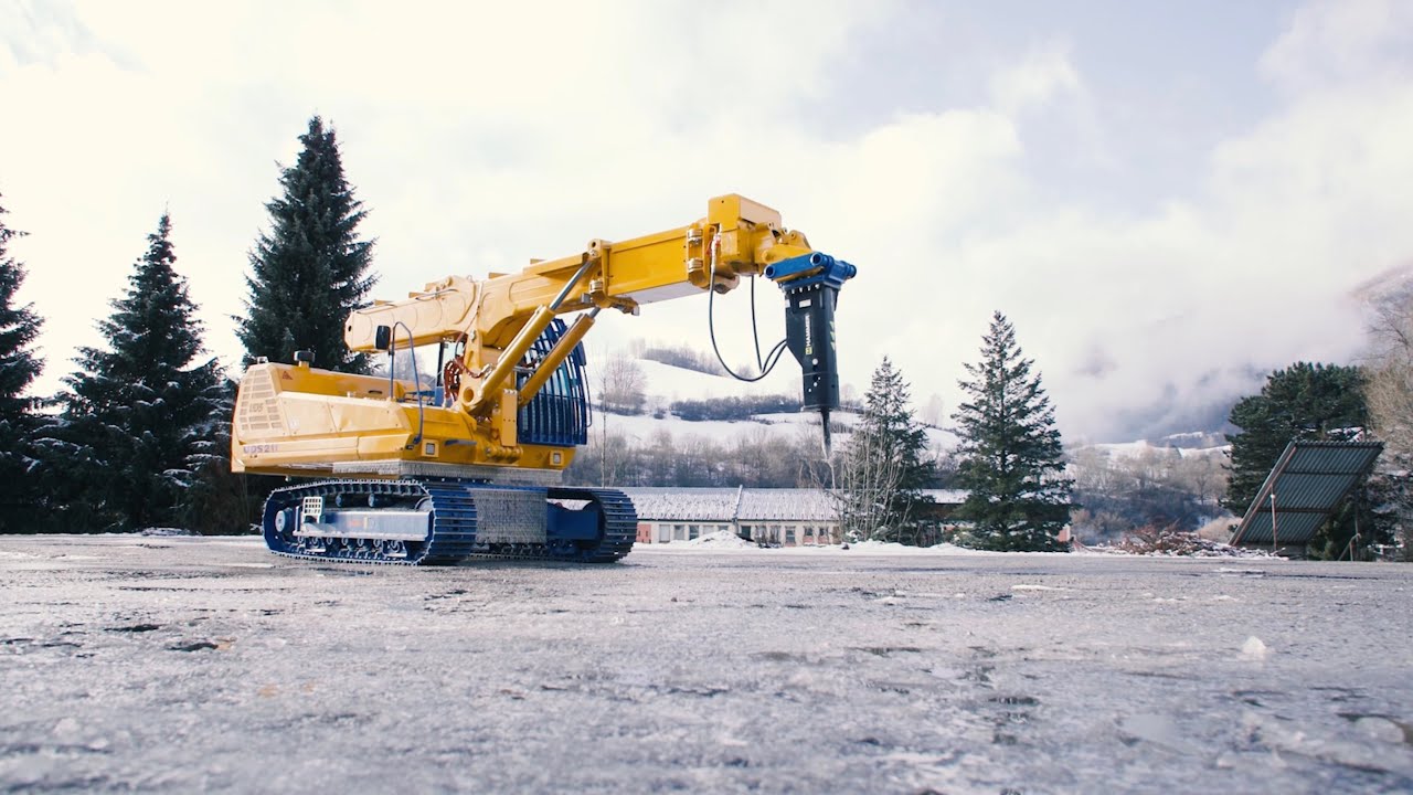UDS211.43 BORN TO BE METALLURGICAL - SPECIAL TELESCOPIC EXCAVATOR ON CATERPILLAR CHASSIS