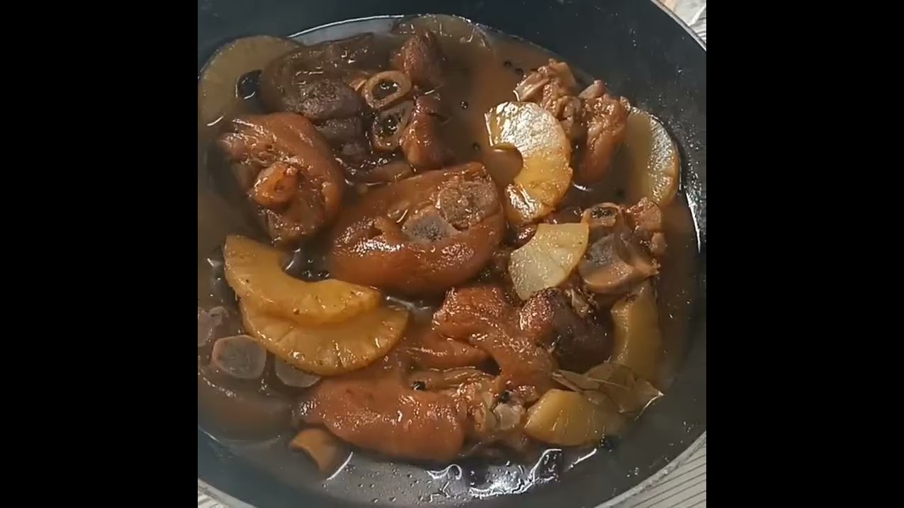 PATATIM pork leg in pineapple