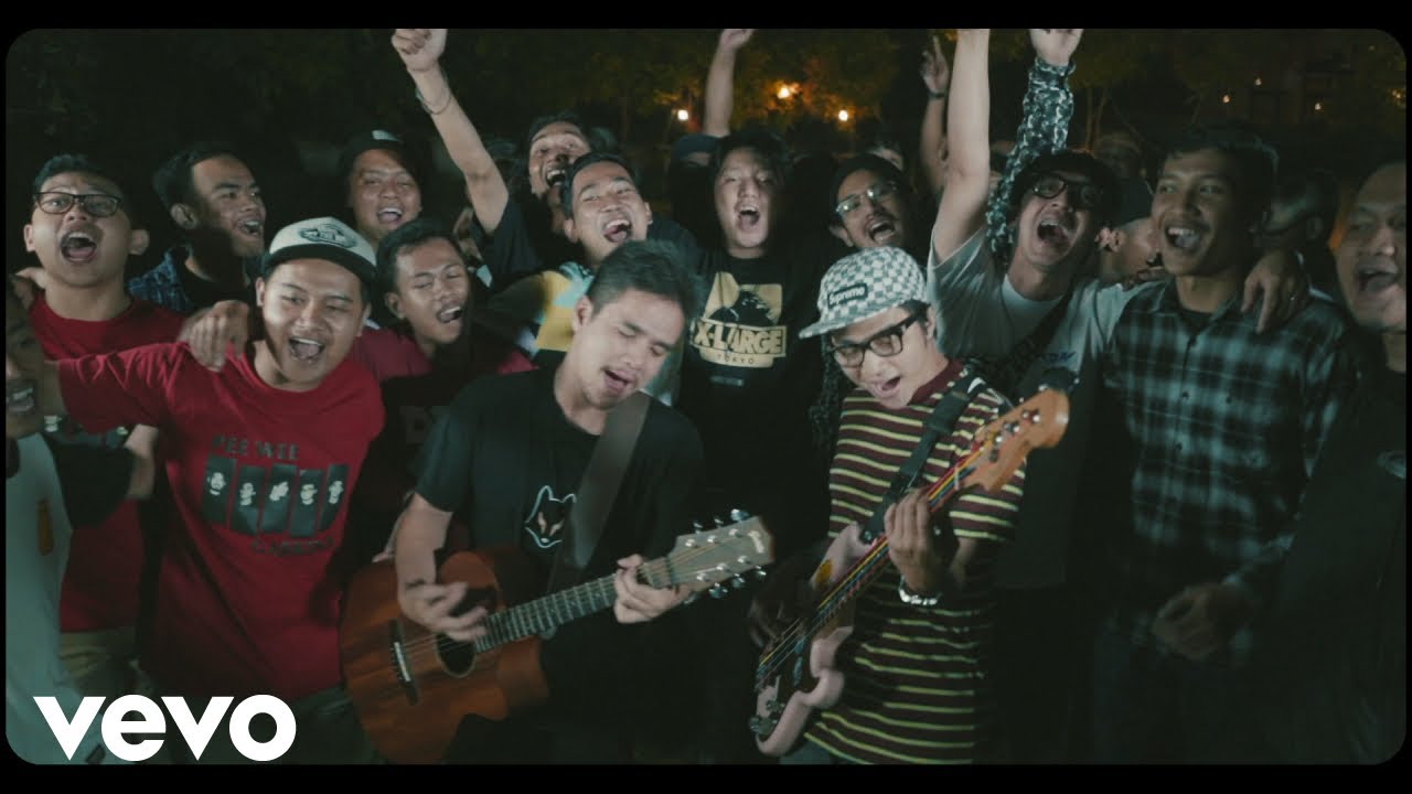 Pee Wee Gaskins - Ikut Aku Ke Bulan (Official Music Video)