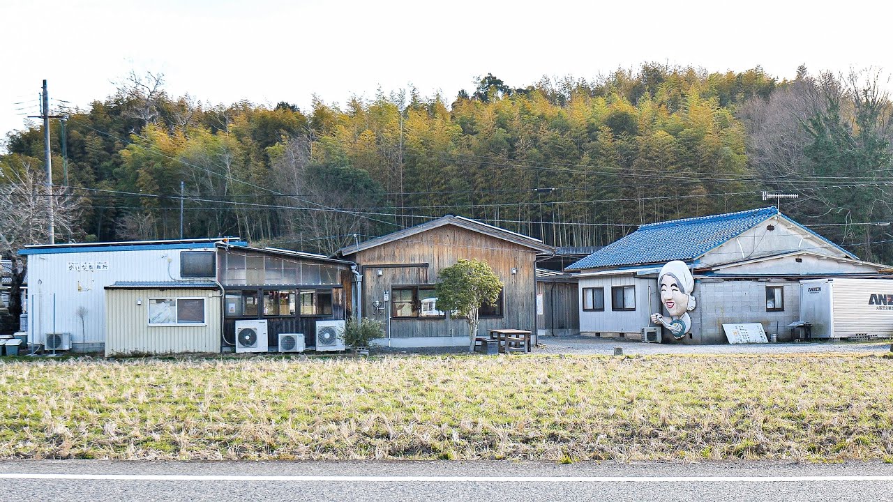 【兵庫県 加西市】田んぼど真ん中にポツンと佇むガレージうどん屋！驚異的な人気を誇る行列店のうどん職人が夢中になってこだわり抜いた衝撃の一杯