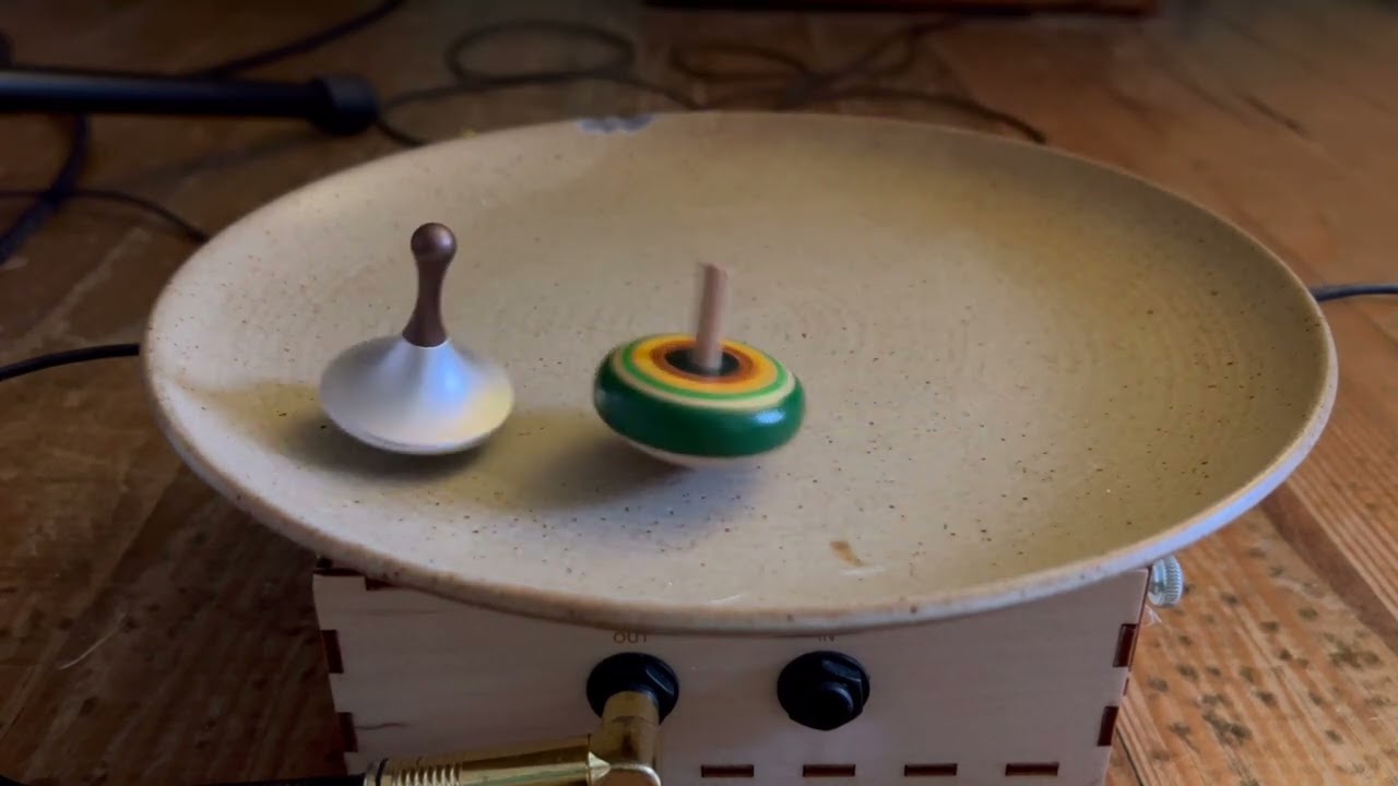 Toupie_1 // Toupie + Surface  de captation + traitement sonore = miam