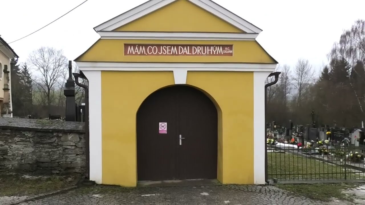 Z Bouzova do Javoříčka, na Zkamenělý zámek a starou trampskou osadu Vlčí údolí - 1. část