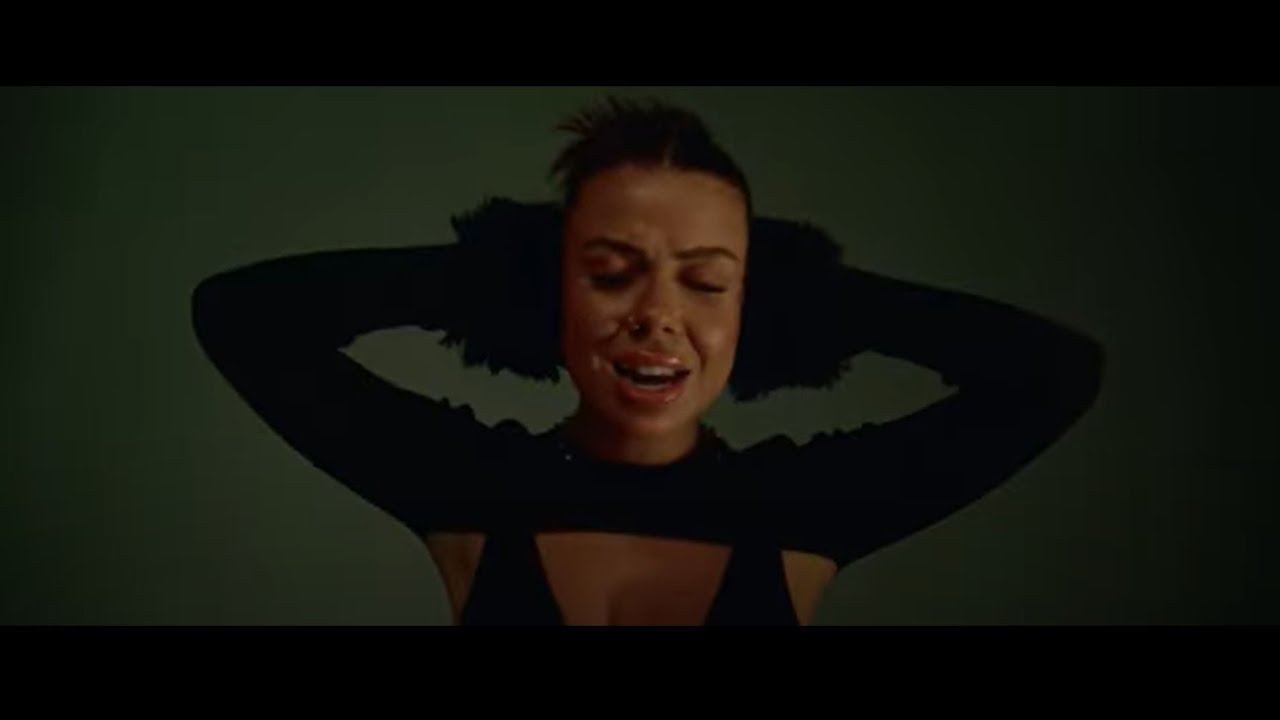 Chiara Castelli &ndash; Why Don't You See Me (Official Video)