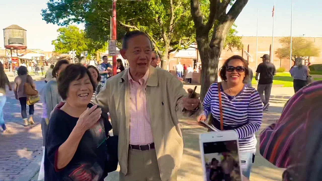 Jose Mari Chan sings “Constantly” with a fan