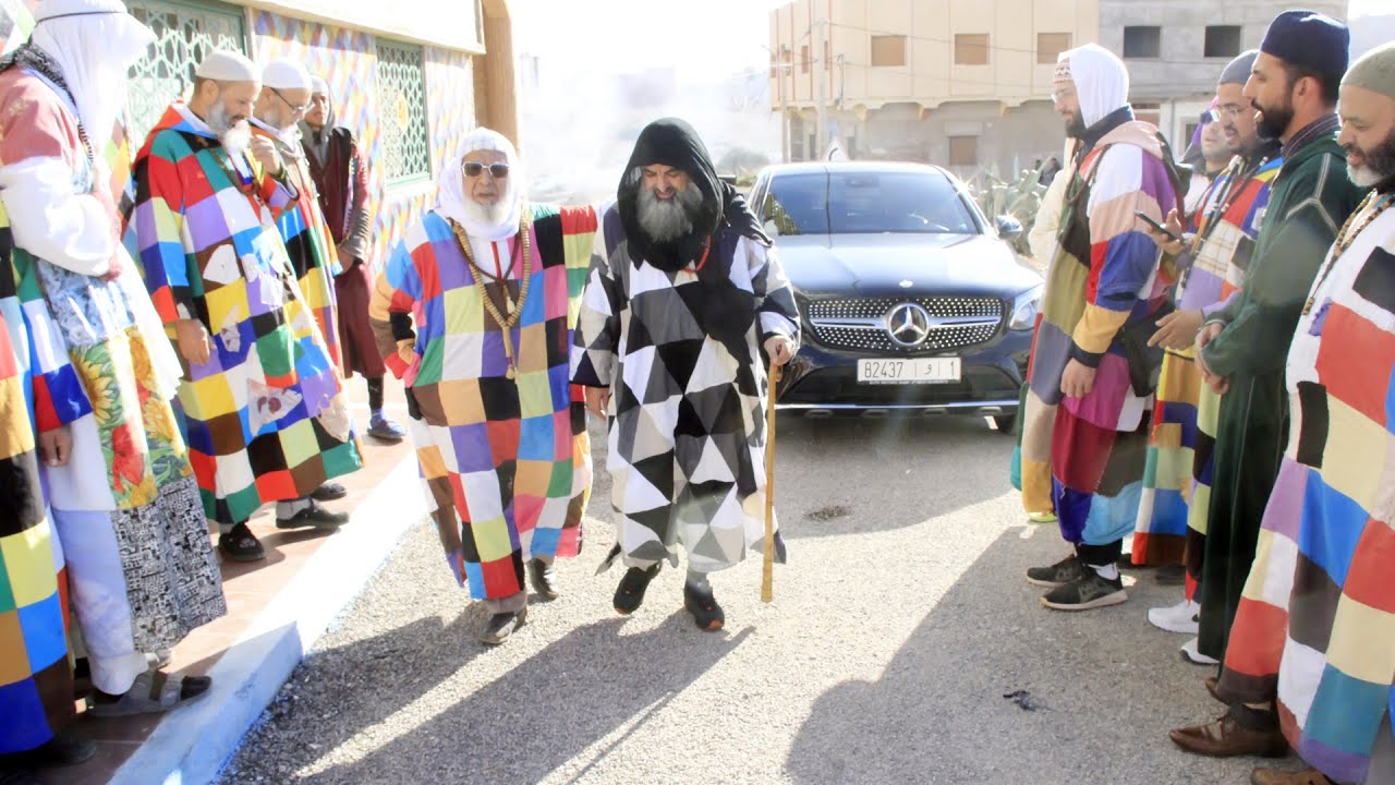 لحظة وصول وإستقبال الشيخ المربي سيدي محمد فوزي الكركري إلى مقر الزاوية الكركرية في المغرب