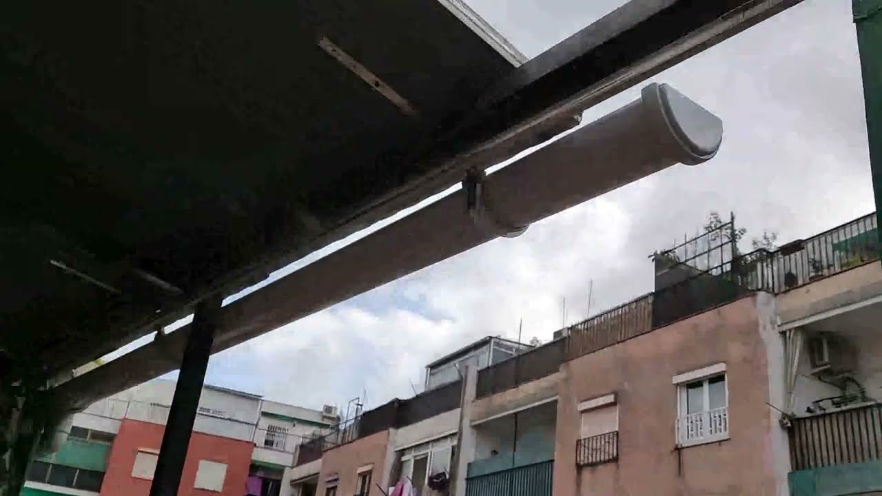 Instalar o cambiar canalon PVC en panel sandwich. Reforma terraza atico.