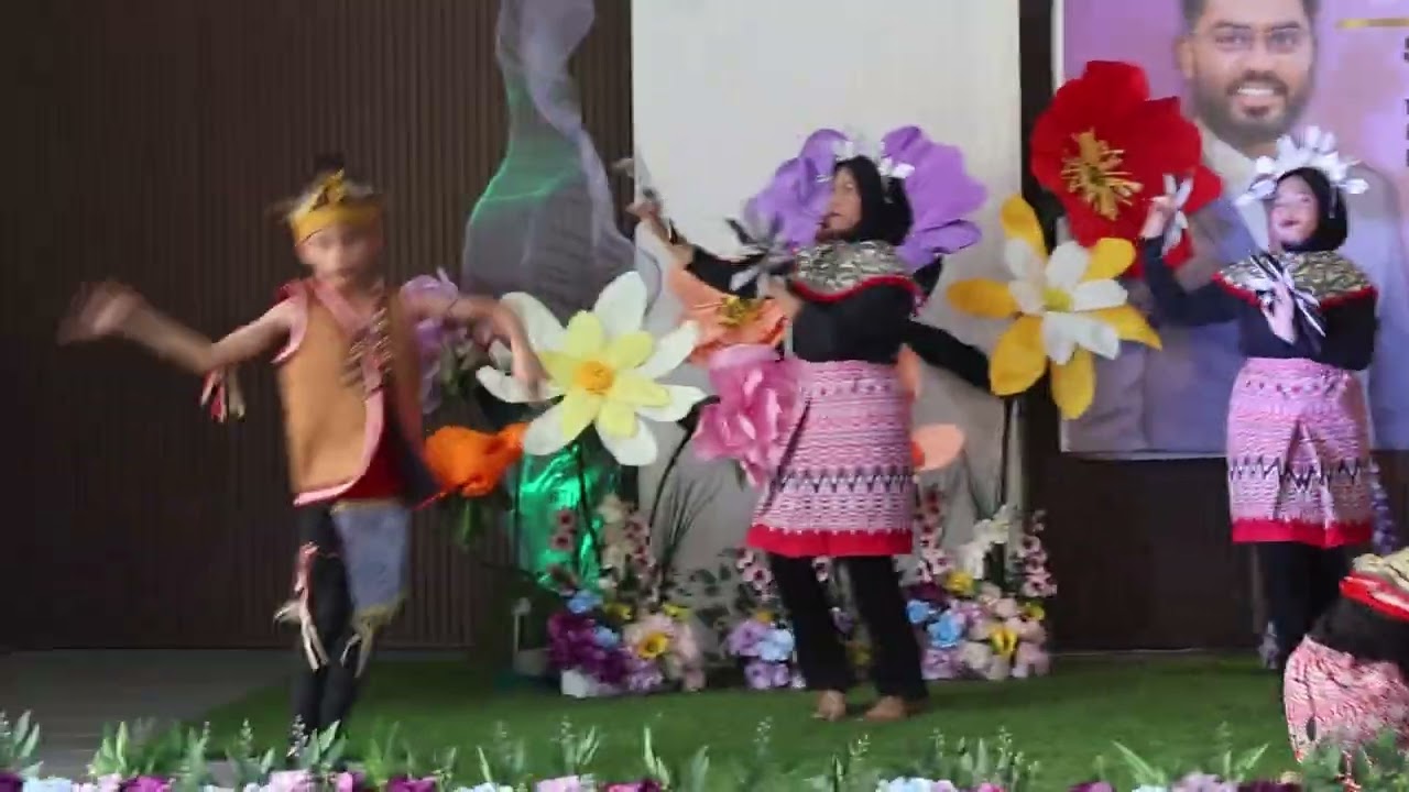 Tarian Ngajat Tampi