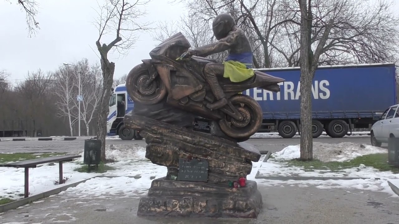 Такой берег Днепра.  И парк Победы.
