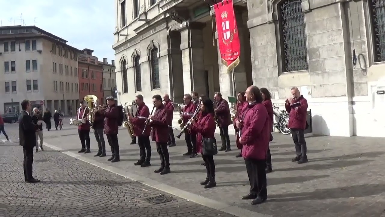 "LIVERPOOL" IN PIAZZA MARTIRI DI BELFIORE (MANTOVA, 13-10-24)