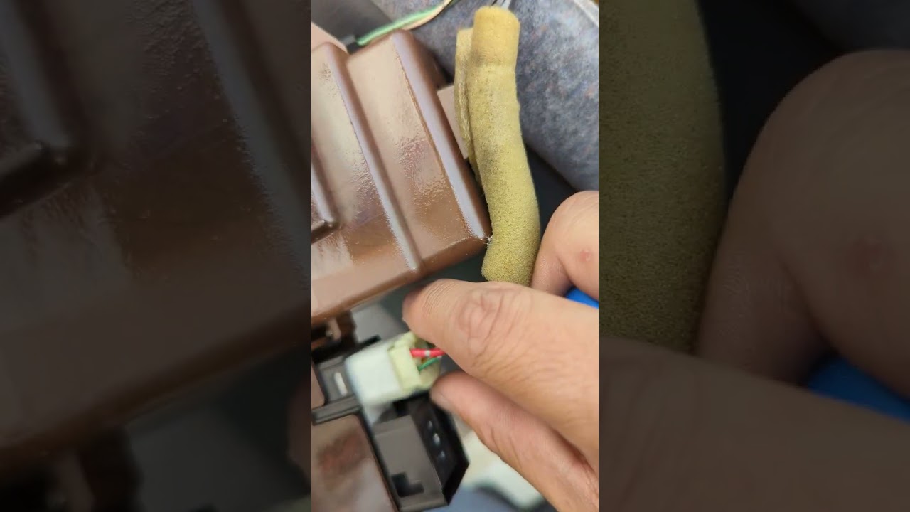 Removing Door Panel on 1997 Toyota Crown JZS151