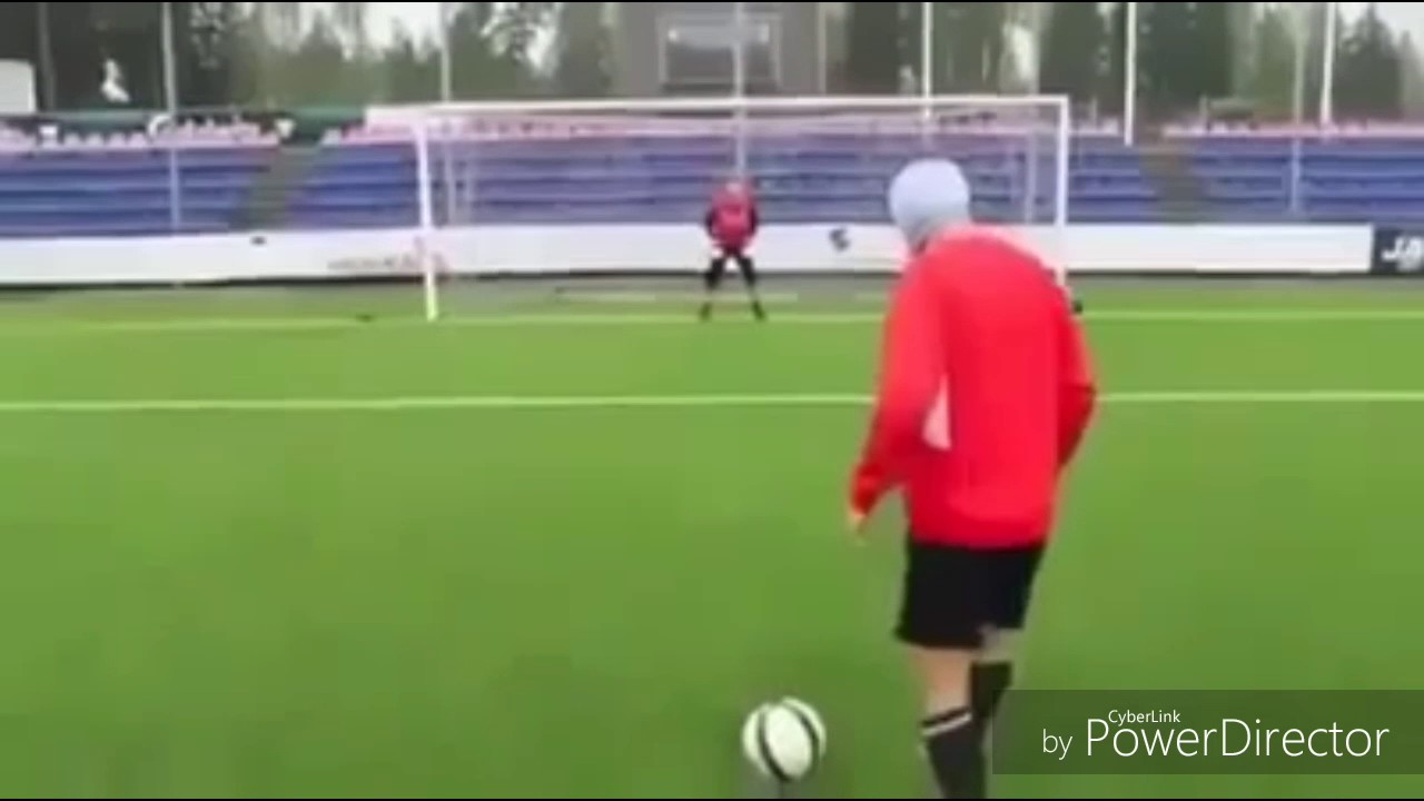 Cum crezi tu ca sutezi la poarta VS cum te vad prieteni