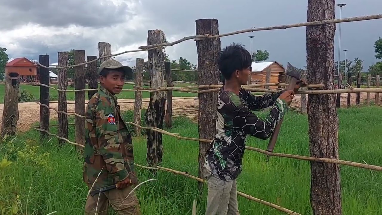 ជាងៗទាំងបីនាក់វ៉ៃរបារបងបានរួចមួយកន្លែងទៀតហើយ