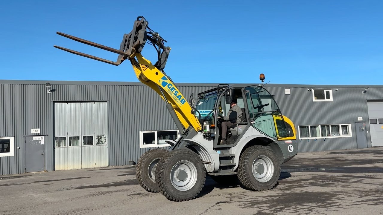 Köp Hjullastare Kramer 8115 med vikplog, planeringsskopa och hydrauliska gafflar på Klaravik