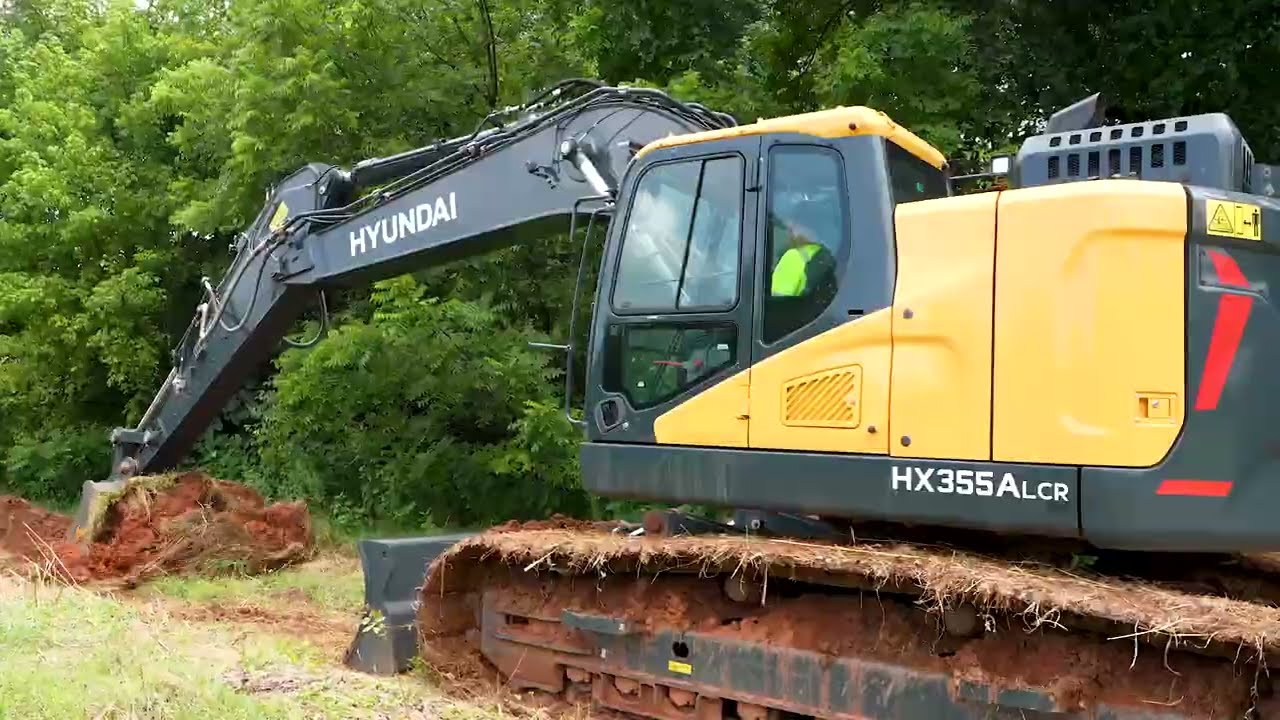 The Hyundai HX355A LCR: Compact Radius. Endless Possibilities.