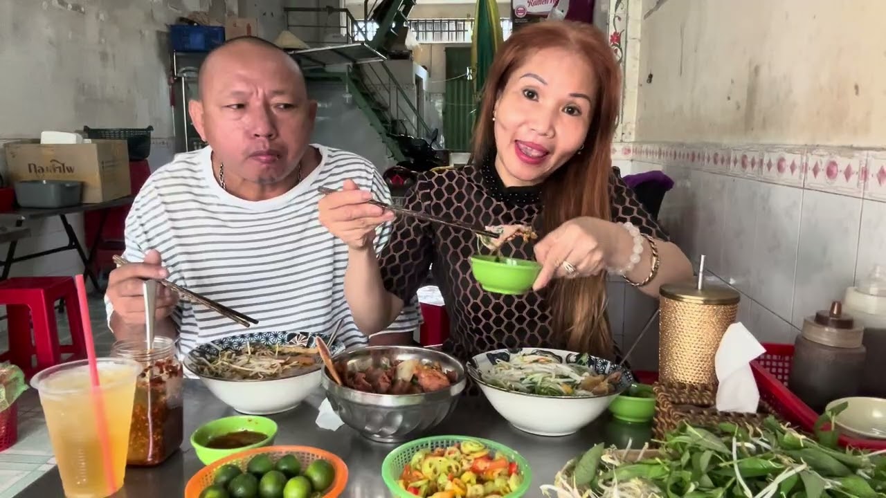 Mời cả nhà ăn bún bò 