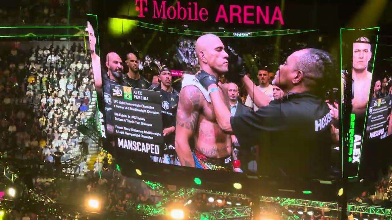 UFC 300: Alex 