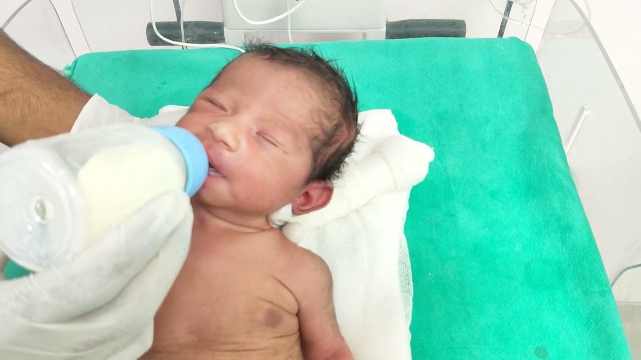 Newborn Baby ko Bottle Feed kaise karwaye? 🍼 (Step-by-Step Guide for New Parents)