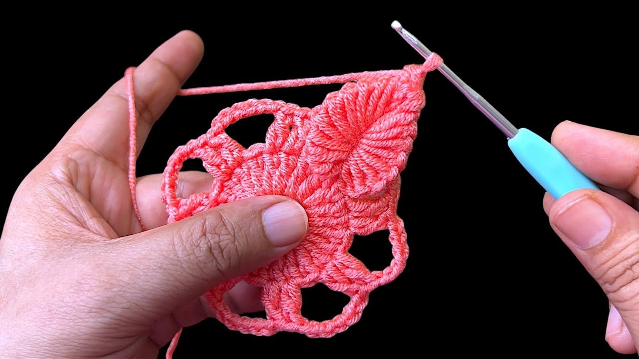 How to Crochet a Simple Flower | Easy Crochet Flower Appliqu&eacute; | Small CrochetFlowers | Quick Craft