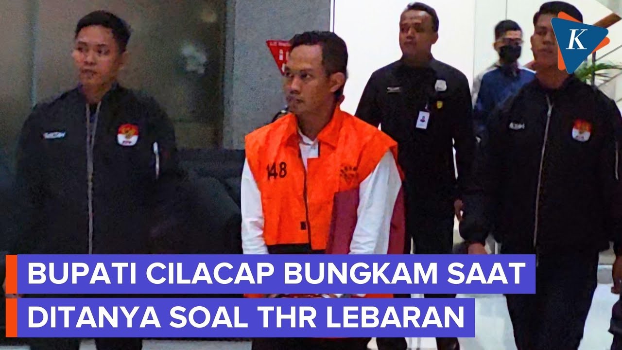 Momen Bupati Cilacap Pakai Rompi Oranye KPK