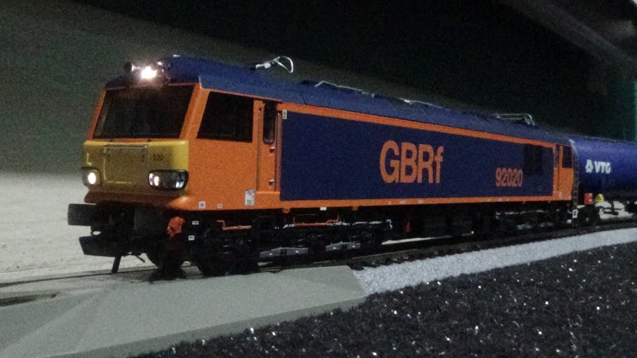 Accurascale ACC2196-92020 | Class 92 Electric Locomotive | 92020 GBRF | OO Gauge | Review | HD