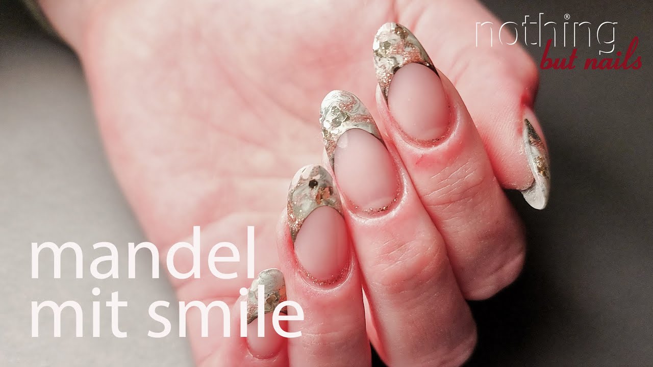 Mandel mit smile mix media naildesign