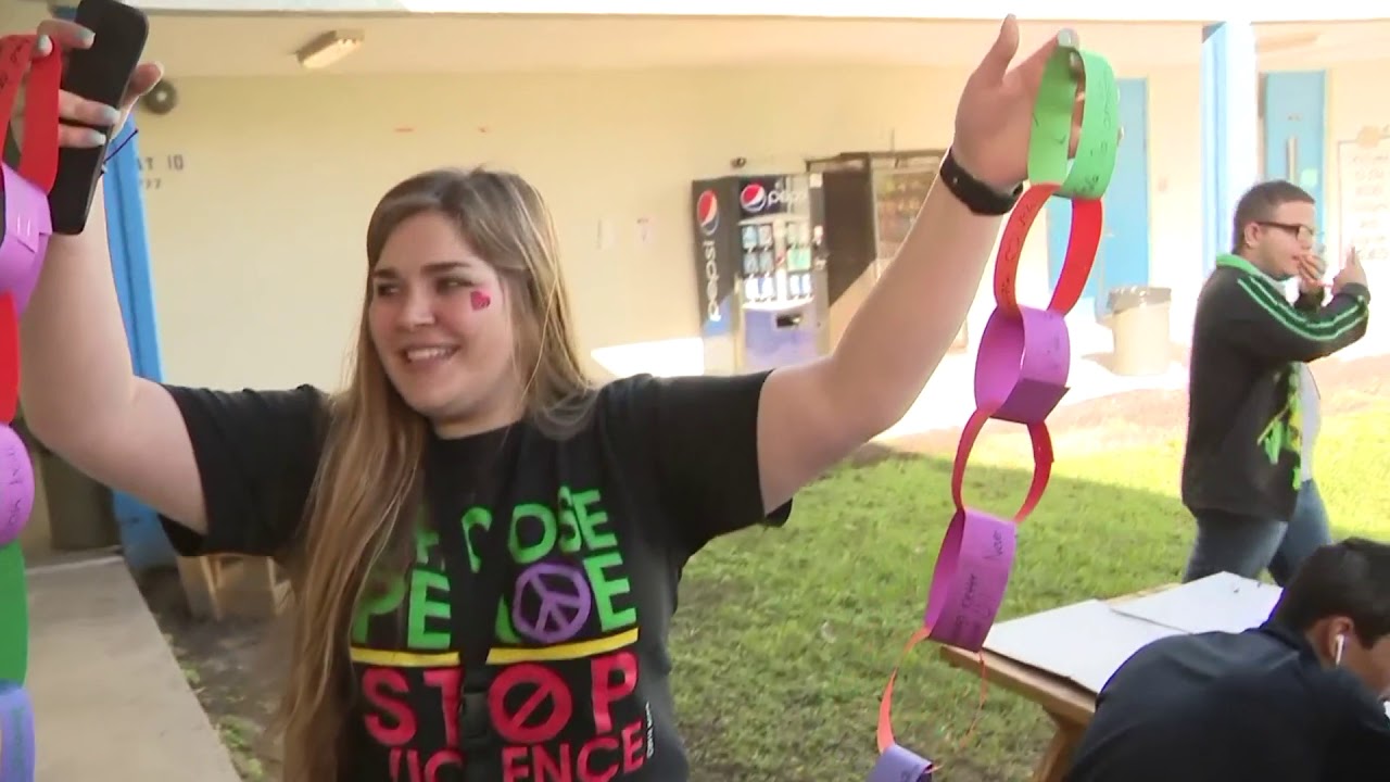 Hollywood Hills High School students spread messages of love in honor of MSD shooting victims