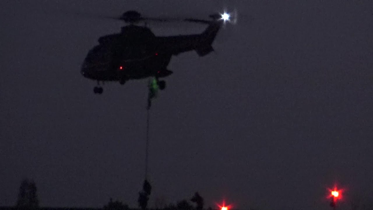 2x GSG 9 BPOL Fast Roping-Übung mit 3 Super Pumas in Sankt Augustin-Hangelar am 09.12.20