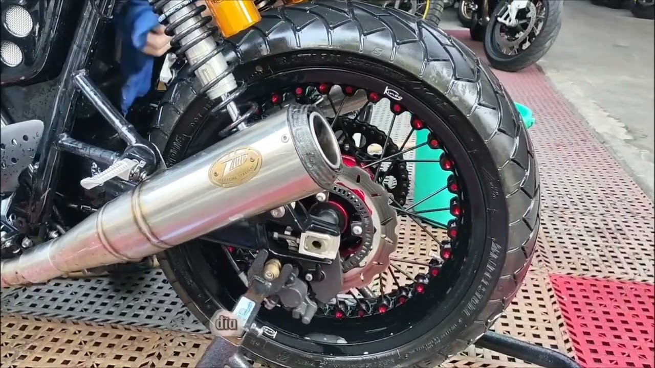 Triumph Thruxton R độ cực chất, rửa chi tiết vs bảo dưỡng bên em