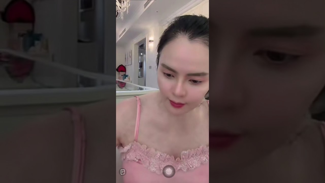 PHƯƠNG LÊ TRANG ĐIỂM ĐI ĐÓN TẾT