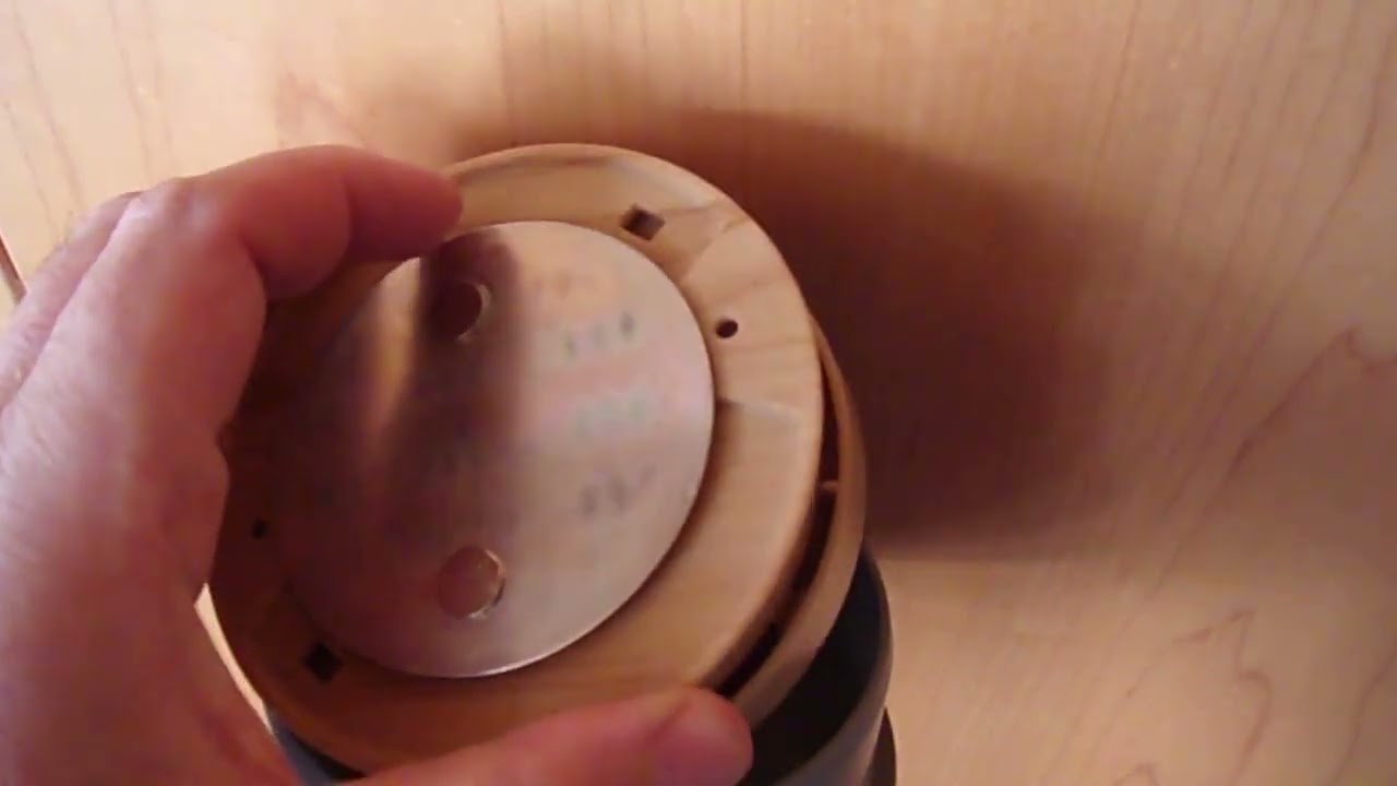 🔥 🚒  Feuermelder & Rauchmelder Batterie wechseln ohne Leiter und Akrobatik