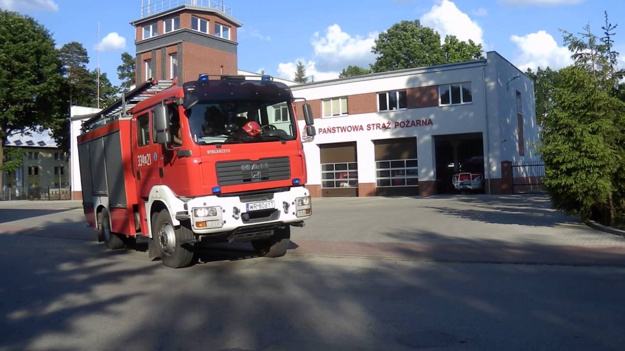 Sekcja rat. technicznego JRG 4 Pionki alarmowo do wypadku z dachowaniem !