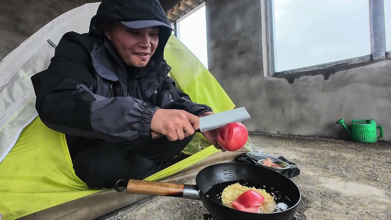 骑行西藏亚东县，海拔4500半路遭遇大雨，全身湿透有些发烧