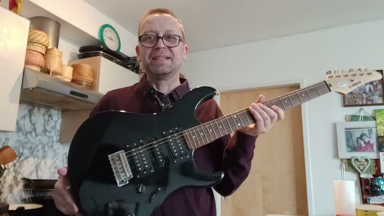 Yamaha ERG 121 Black HSH Electric guitar revival and new setup part1