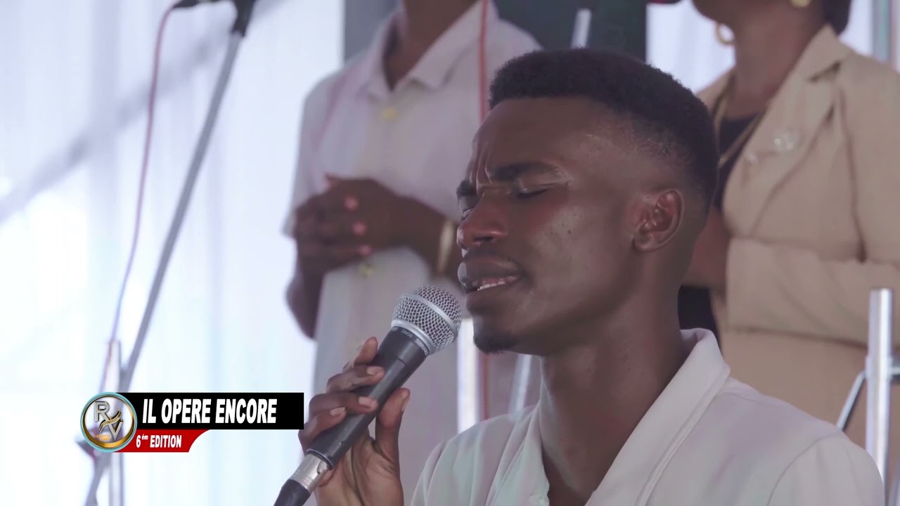 Mtukufu et hosanna a l'agneau by les rachetés vivants ft mike flor dans il opère encore 6ème édition