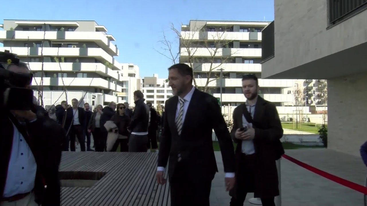(V ŽIVO) Ministrski kabinet Goloba, za zadnji obisk po regijah, izbral Ljubljano in Zorana Jankovića