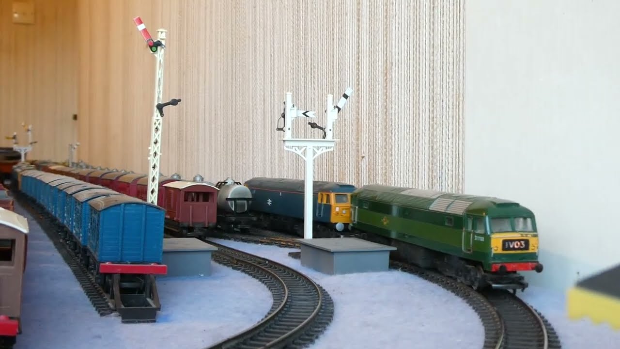 TRIANG OR LIMA OR AIRFIX OR BACHMANN OR MAINLINE MODEL RAILWAY ROLLING STOCK RUN ONE 280226