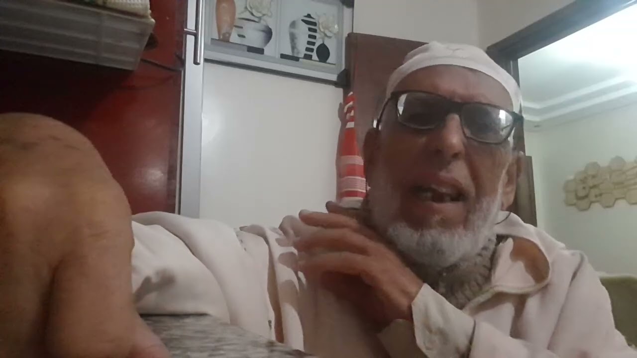 ((أش هاد الفضيحة واقعة  ))أكل الجيفة أصبح مألوفا عند الناس.