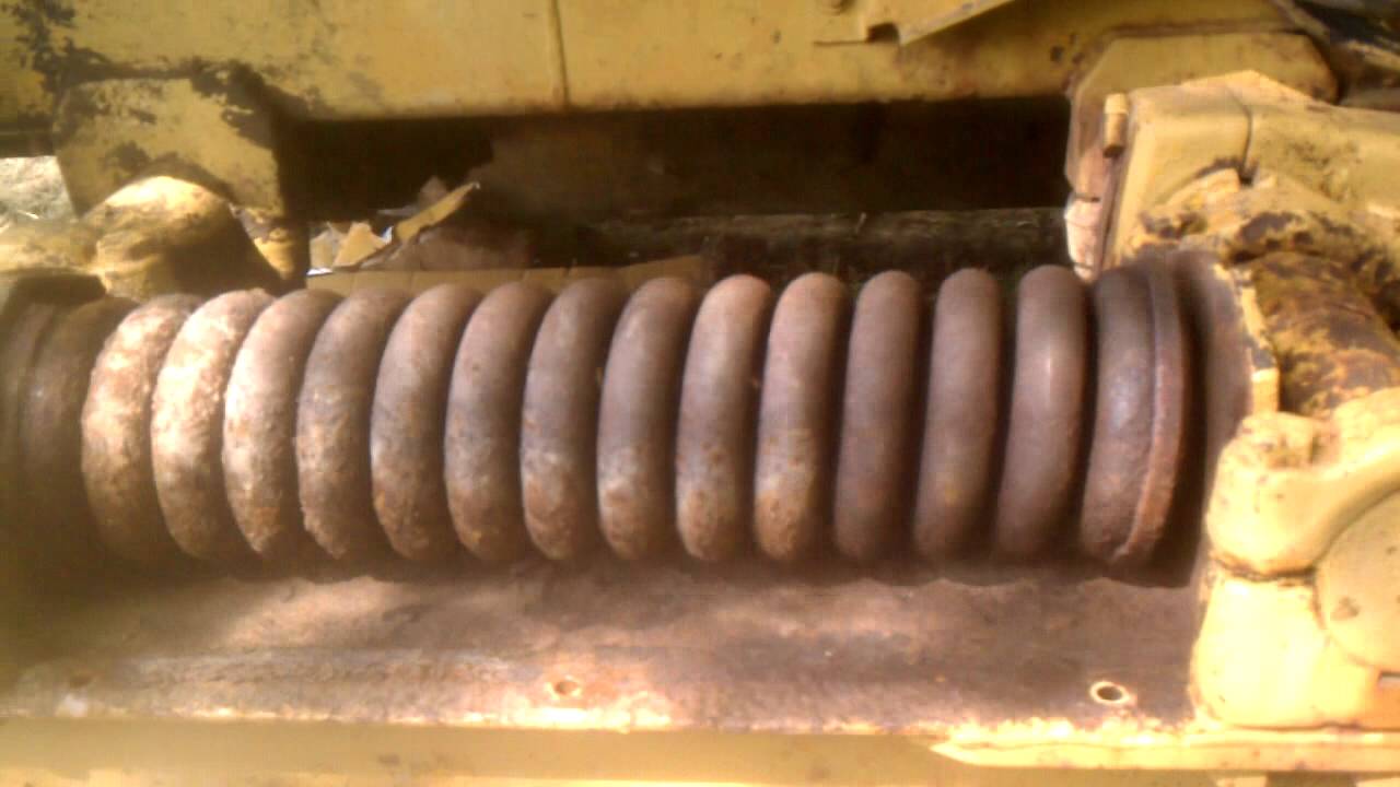 IH 500c crawler #8 (Track removal & spring repair)