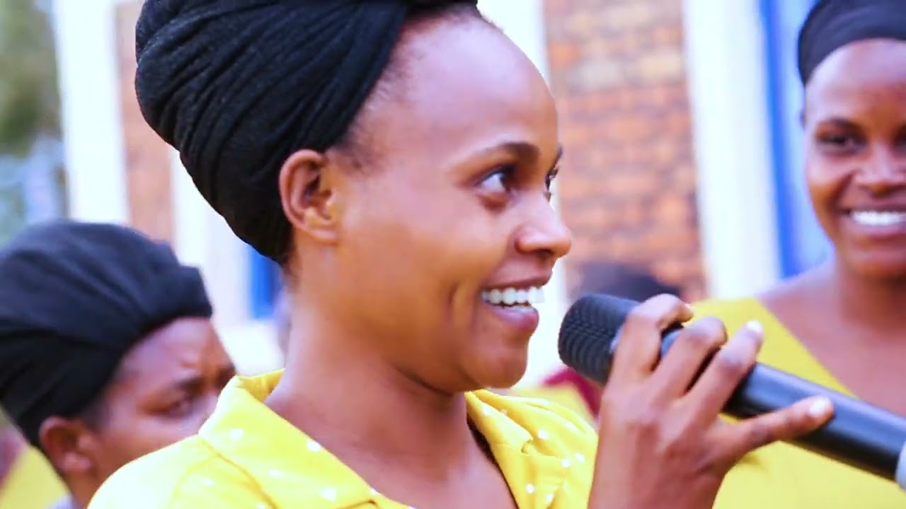 Twabonye Umwami by Bethesda Family choir ( Live performance at Rwinkuba ADEPR Paroisse)
