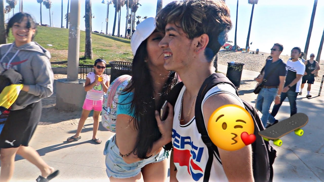 SKATE TRICKS FOR KISSES