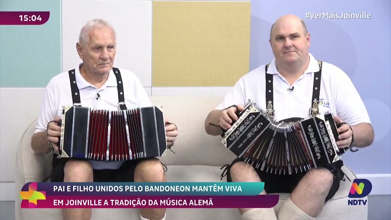 Pai e filho mantêm viva em Joinville a tradição da música alemã