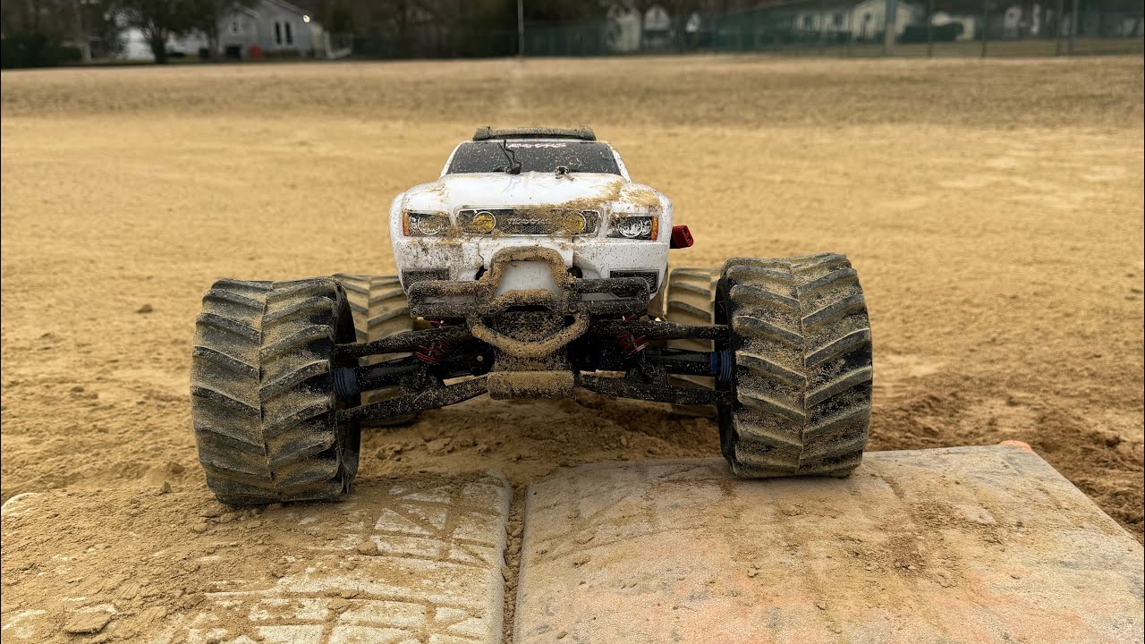 Going 6s crazy🤪 in my (Discontinued) E-Maxx